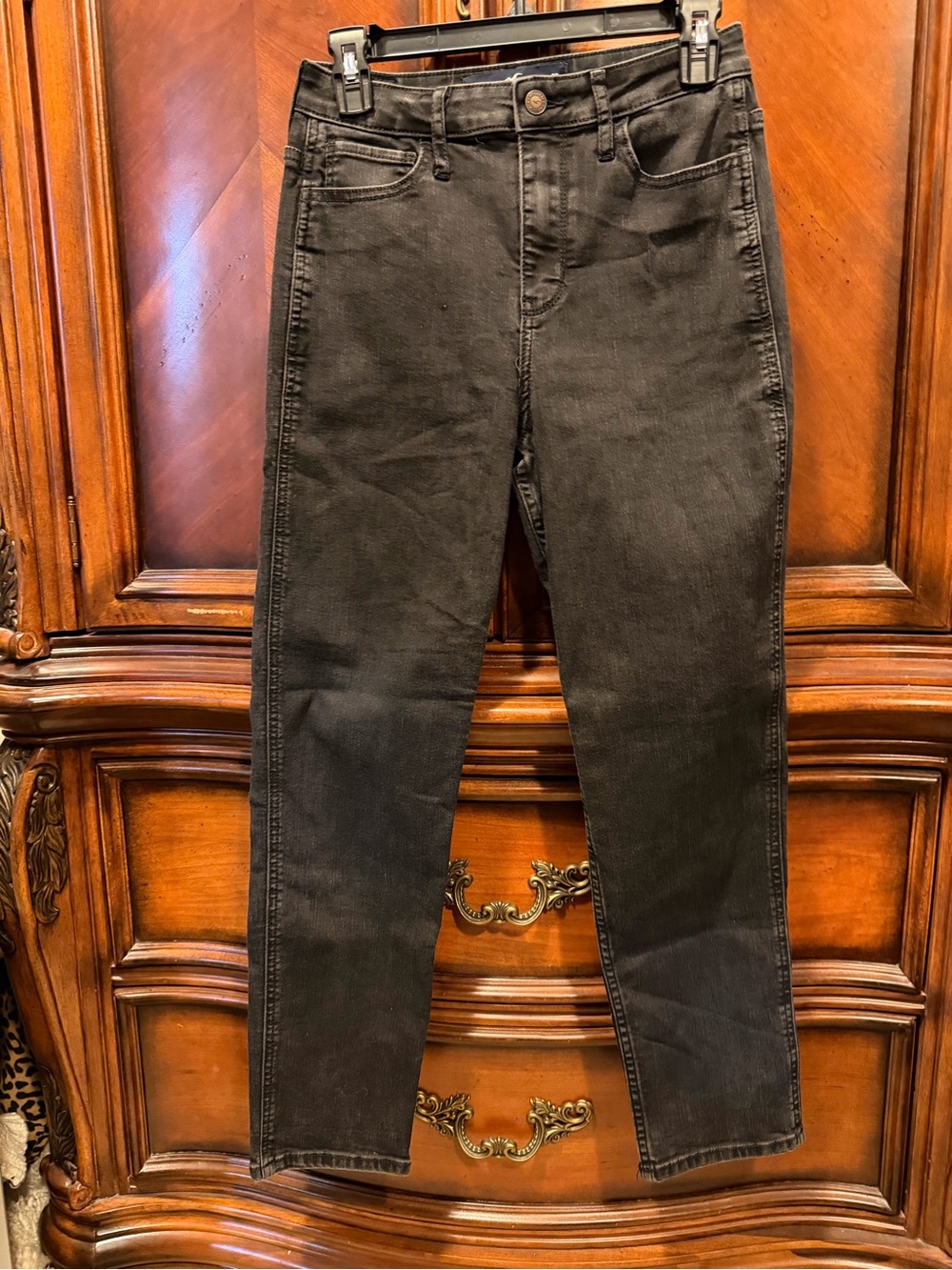 Hollister Ultra High Rise Mom Jeans size 26
